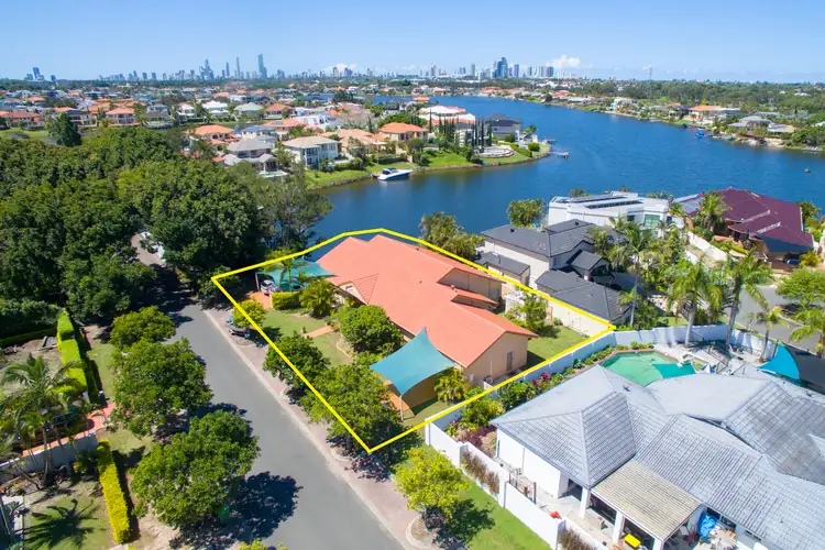 37 Clipper Boulevard, Clear Island Waters QLD 4226