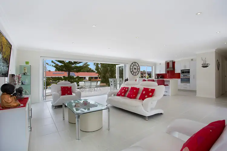 9 Reef Court, Mermaid Waters QLD 4218