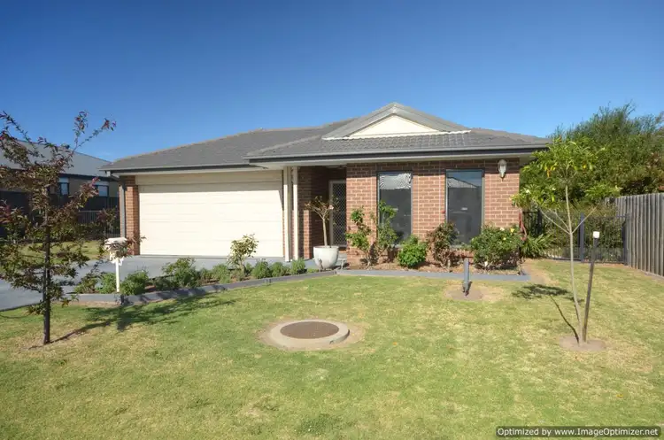 16 McKimmie Court, East Bairnsdale VIC 3875