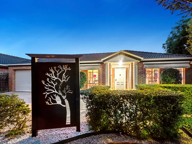 23 Southbank Walk, Taylors Hill VIC 3037