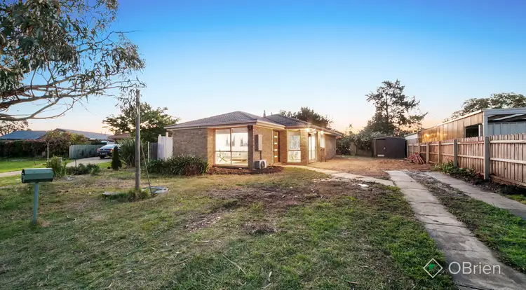 2 Christine Place, Cranbourne North VIC 3977