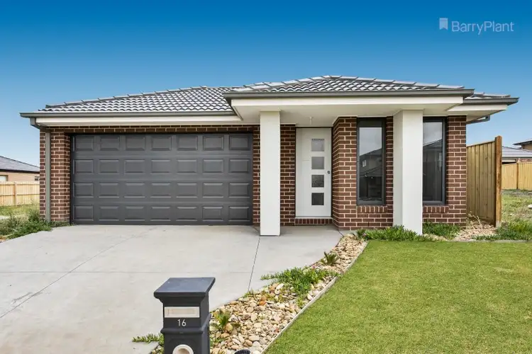 16 Shanahans Drive, Cranbourne North VIC 3977