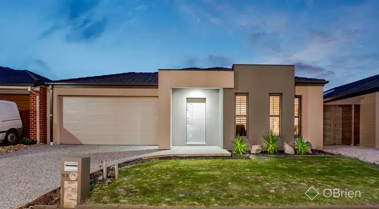 63 Mickleham Drive, Cranbourne North VIC 3977
