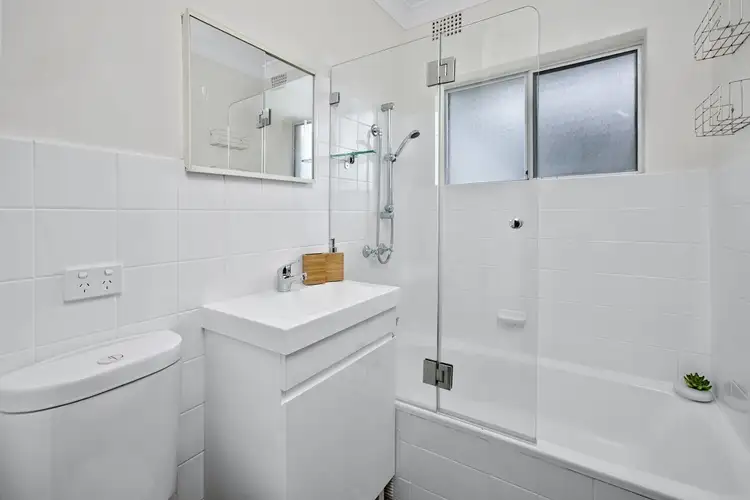 Third view of Homely unit listing, 5/6 Holborn Avenue, Dee Why NSW 2099