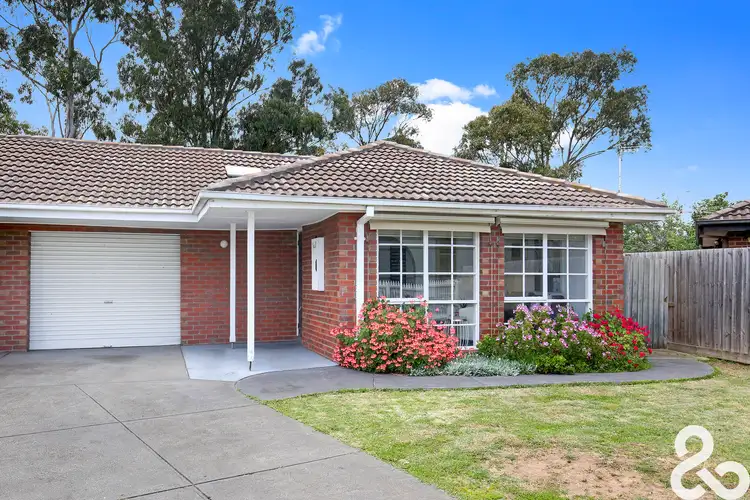 2/1 Sandown Close, Mill Park VIC 3082