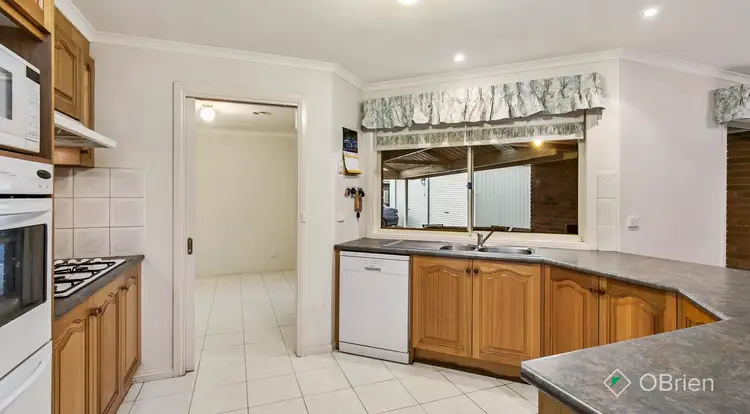 Sixth view of Homely house listing, 5 Whiting Court, Skye VIC 3977