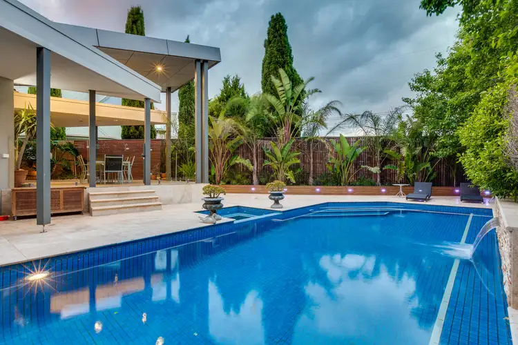 6 Derwent Court, Taylors Lakes VIC 3038