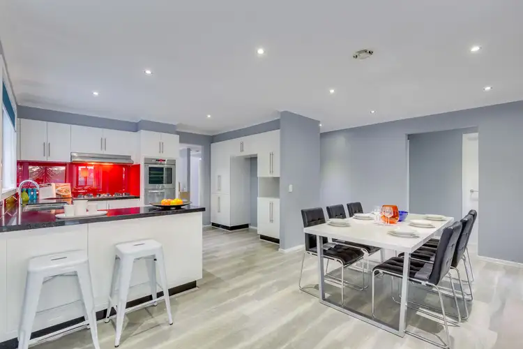 Fifth view of Homely house listing, 17 Saronvale Crescent, Hillside VIC 3037