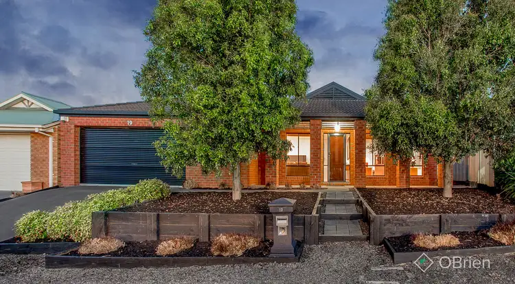 19 Cromwell Lane, Cranbourne East VIC 3977