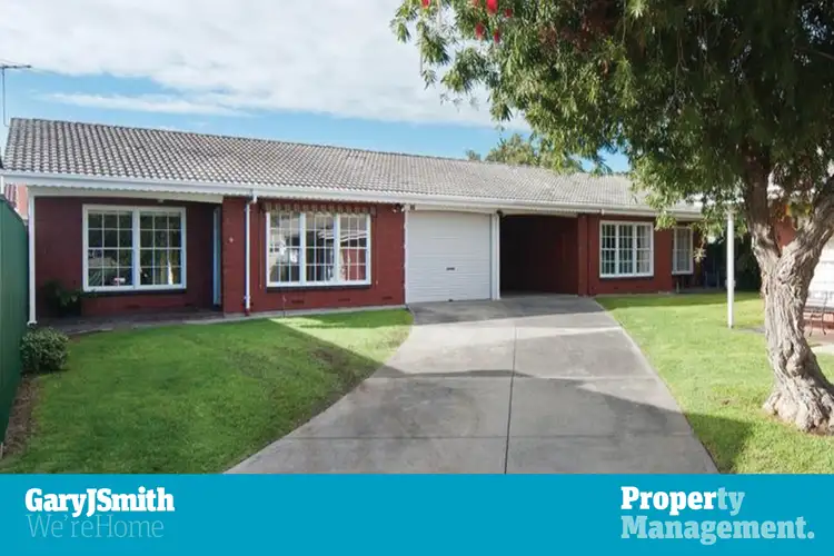 8/8 Hall Crescent