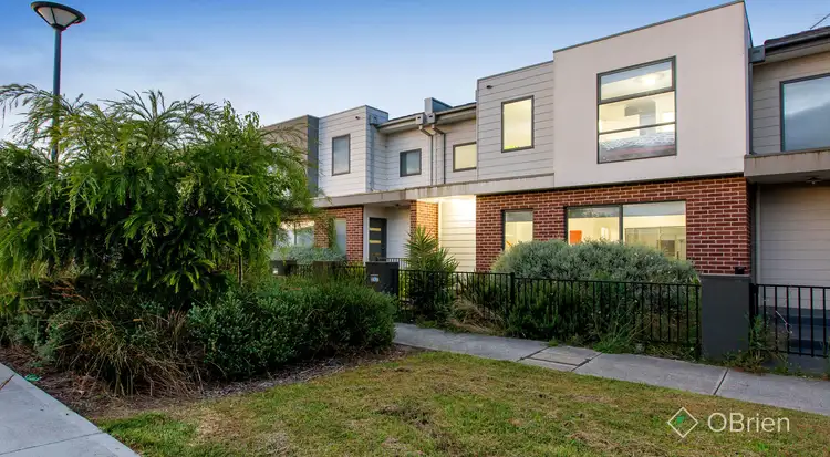 8 Jade Walk, Officer VIC 3809