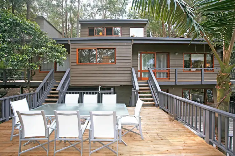 11 Francis Road, North Avoca NSW 2260