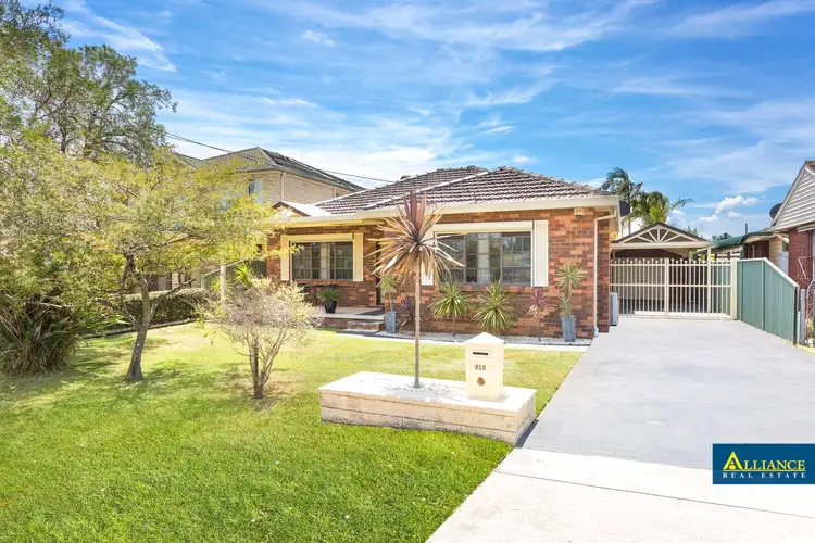 819 Henry Lawson Drive, Picnic Point NSW 2213