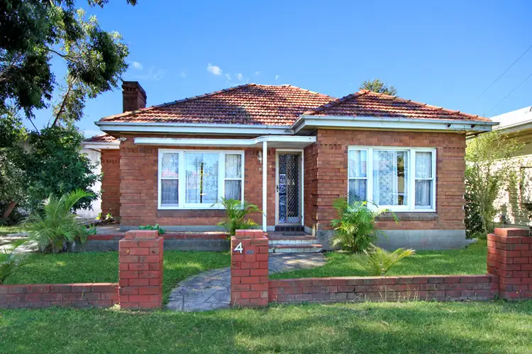 4 Hillview Avenue, Gwynneville NSW 2500
