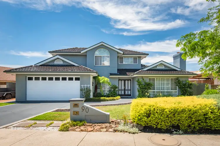 90 Lexcen Avenue