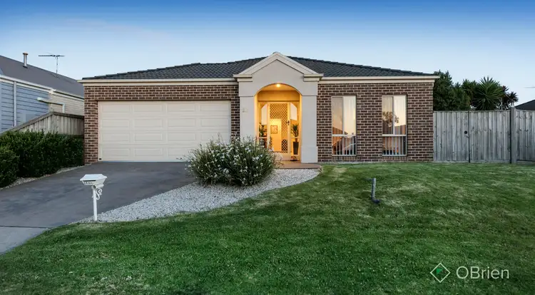 28 Fairways Boulevard, Cranbourne North VIC 3977