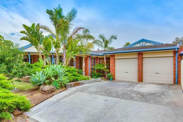2 Oakwood Court, Hillside VIC 3037