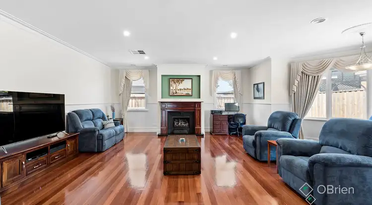 28 Fintona Crescent, Cranbourne West VIC 3977