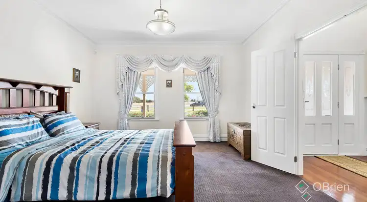 Fifth view of Homely house listing, 28 Fintona Crescent, Cranbourne West VIC 3977