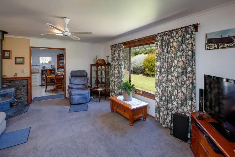 Sixth view of Homely house listing, 1 Pearce Court, Tallangatta VIC 3700