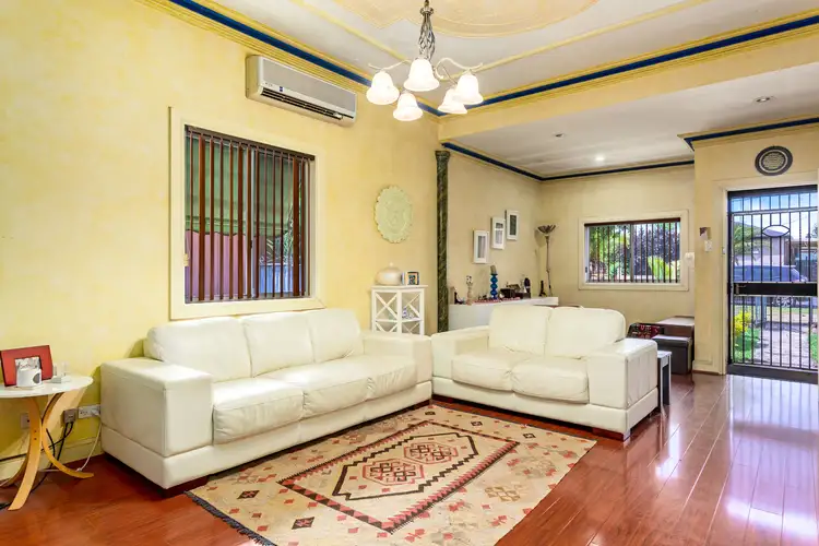 9 Como Road, Greenacre NSW 2190
