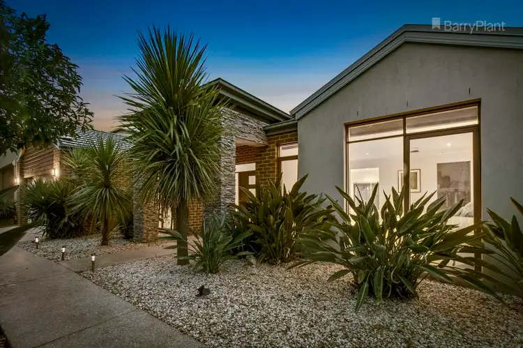 Main view of Homely house listing, 2 Bron-Y-Aur Close, Berwick VIC 3806