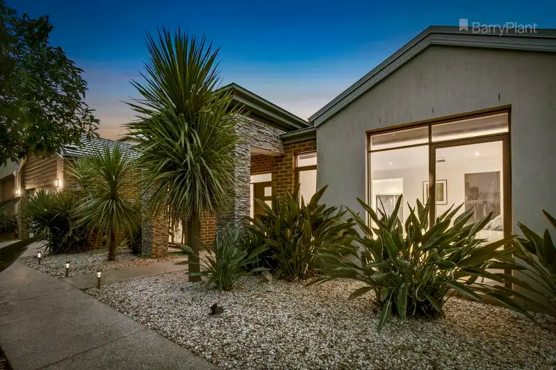 Main view of Homely house listing, 2 Bron-Y-Aur Close, Berwick VIC 3806
