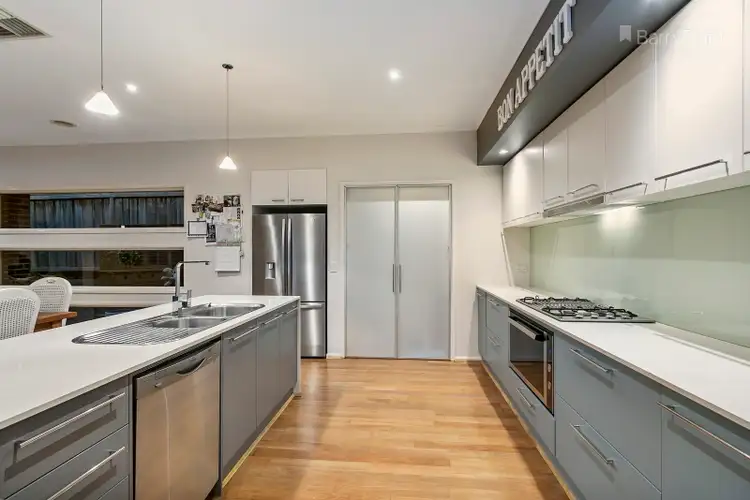 Second view of Homely house listing, 2 Bron-Y-Aur Close, Berwick VIC 3806