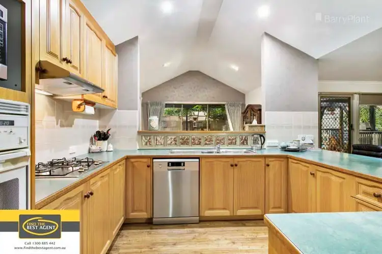 Fifth view of Homely house listing, 18 Garnet Close, Narre Warren VIC 3805