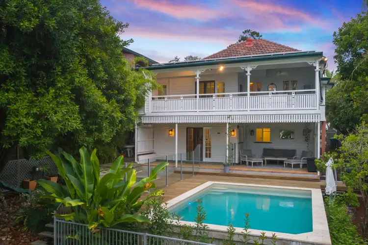 8 Curd Street, Greenslopes QLD 4120