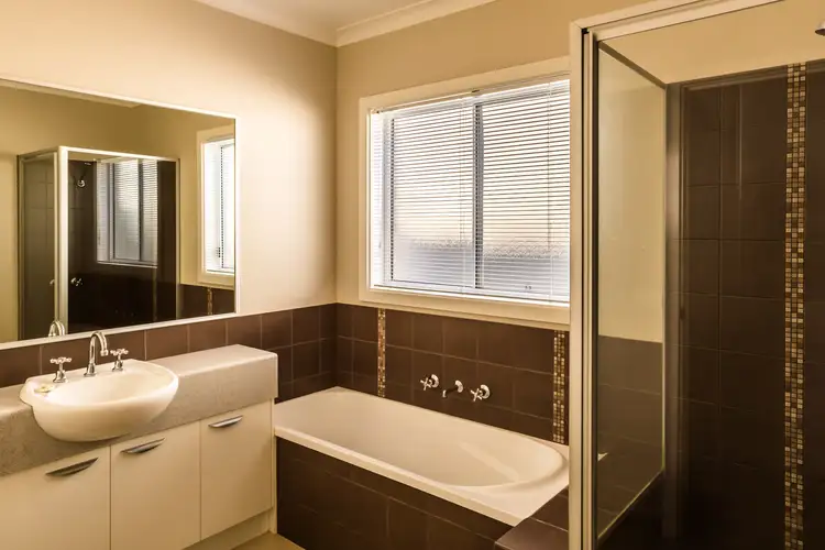 Seventh view of Homely house listing, 8 Yeovil Court, Echuca VIC 3564