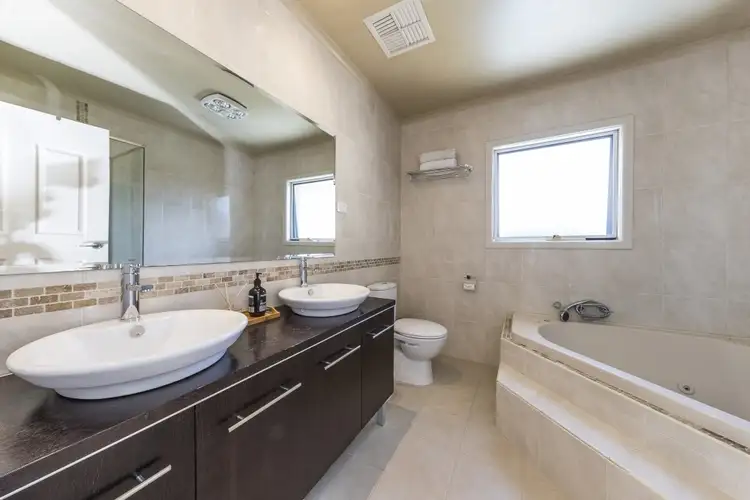 Seventh view of Homely house listing, 3 Miami Court, Bentleigh East VIC 3165