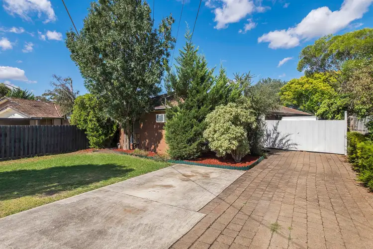 1 Sutherland Avenue, Melton South VIC 3338