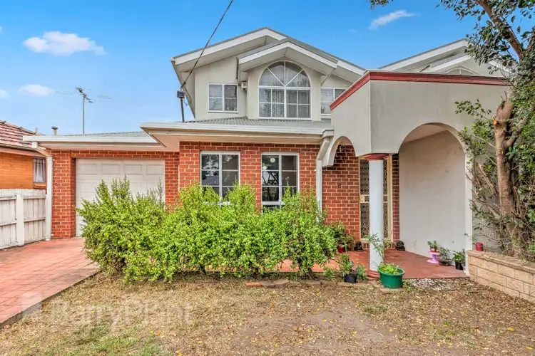 15 Stradbroke Drive, St Albans VIC 3021