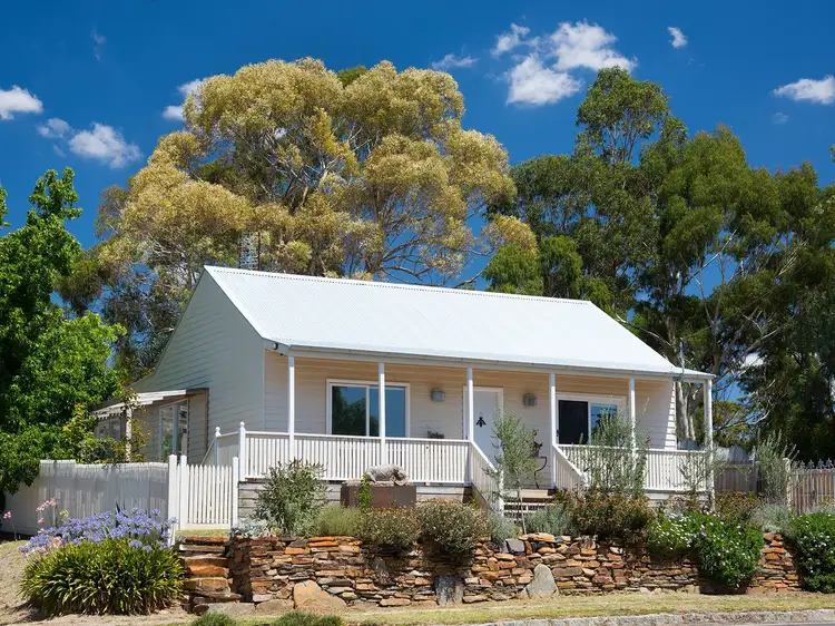 9 Angus Street, Chewton VIC 3451