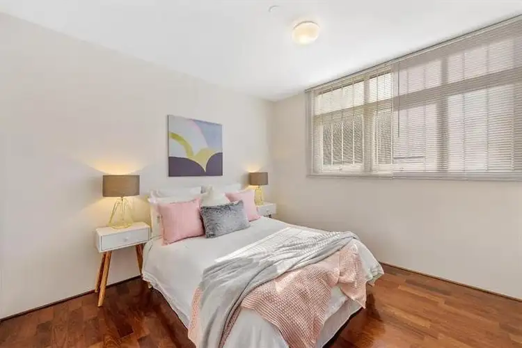 Third view of Homely apartment listing, 4/51 Roslyn Gardens, Elizabeth Bay NSW 2011