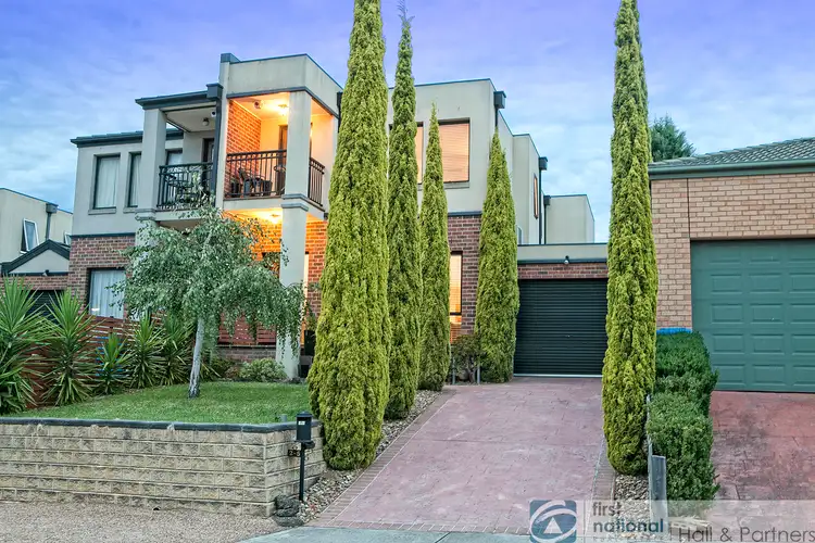 Main view of Homely townhouse listing, 2/5 Carnation Court, Endeavour Hills VIC 3802