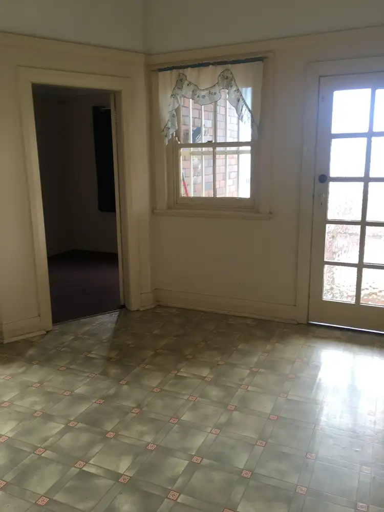 4/2A Sadlier Crescent