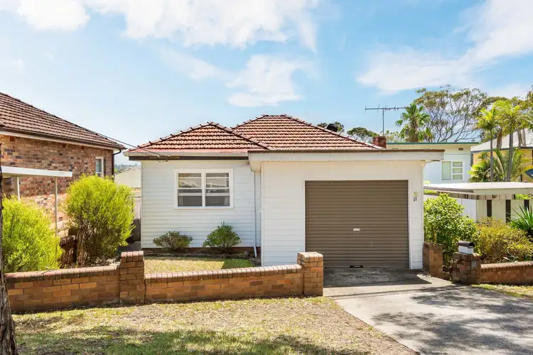 11 Girraween Avenue, Como NSW 2226