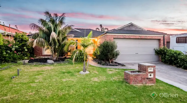 6 Oates Court, Cranbourne North VIC 3977