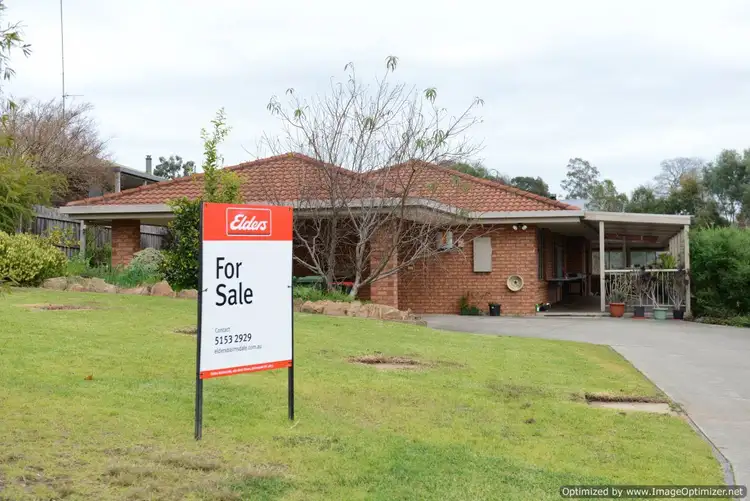 24 Ballantine Street, Bairnsdale VIC 3875