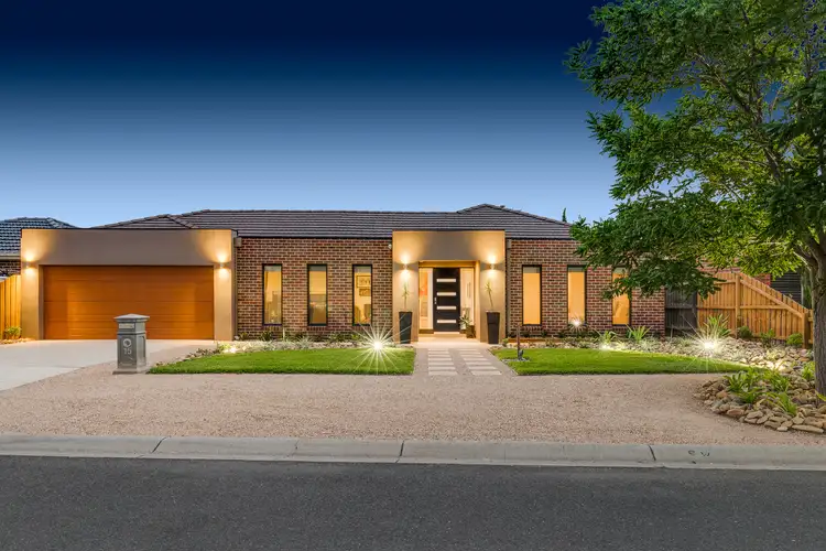 15 Mitchell Grove, Taylors Hill VIC 3037