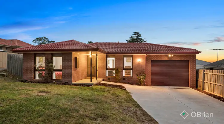9 Lachlan Drive, Endeavour Hills VIC 3802