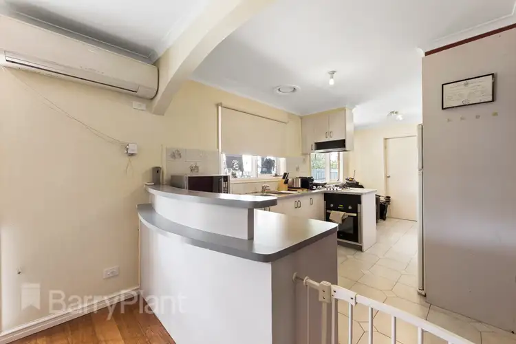 Seventh view of Homely house listing, 8 Box Court, Kings Park VIC 3021