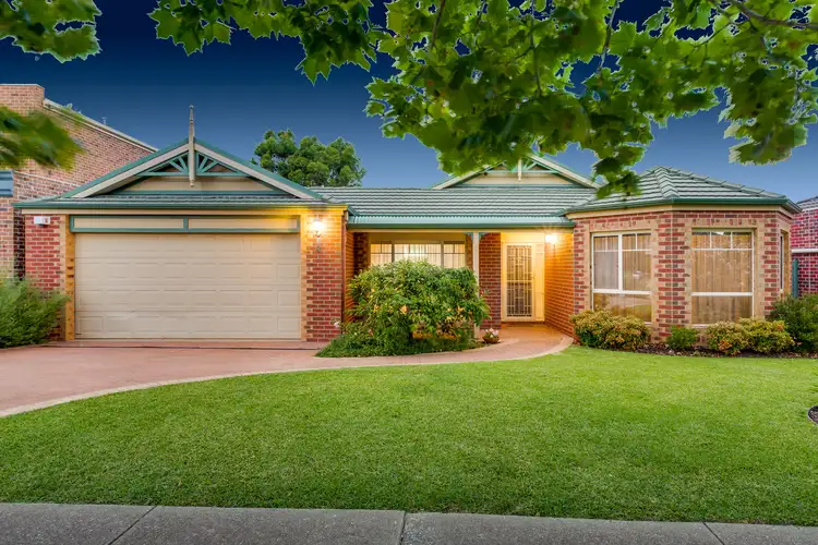4 Lindsay Court, Taylors Lakes VIC 3038