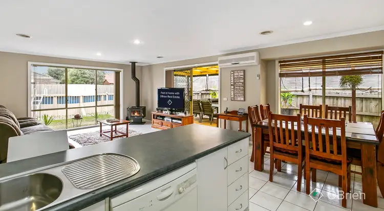 Fifth view of Homely house listing, 7 Vivi Court, Skye VIC 3977