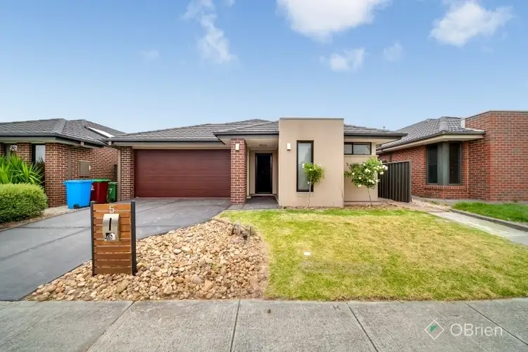 5 Cowes Close, Cranbourne North VIC 3977