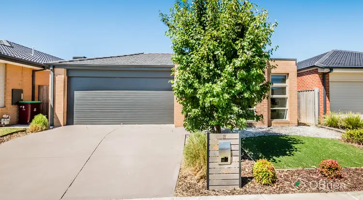 8 Glenelg Street, Clyde North VIC 3978