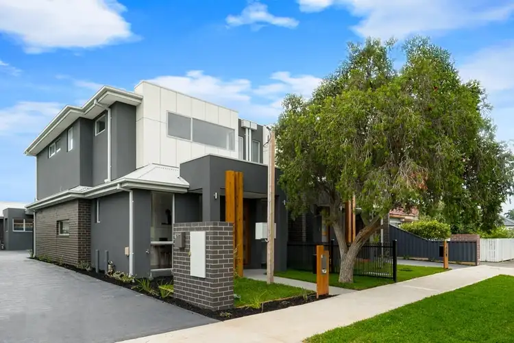 2/82 Kernot Street, South Kingsville VIC 3015