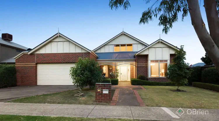 8 Ros Way, Berwick VIC 3806
